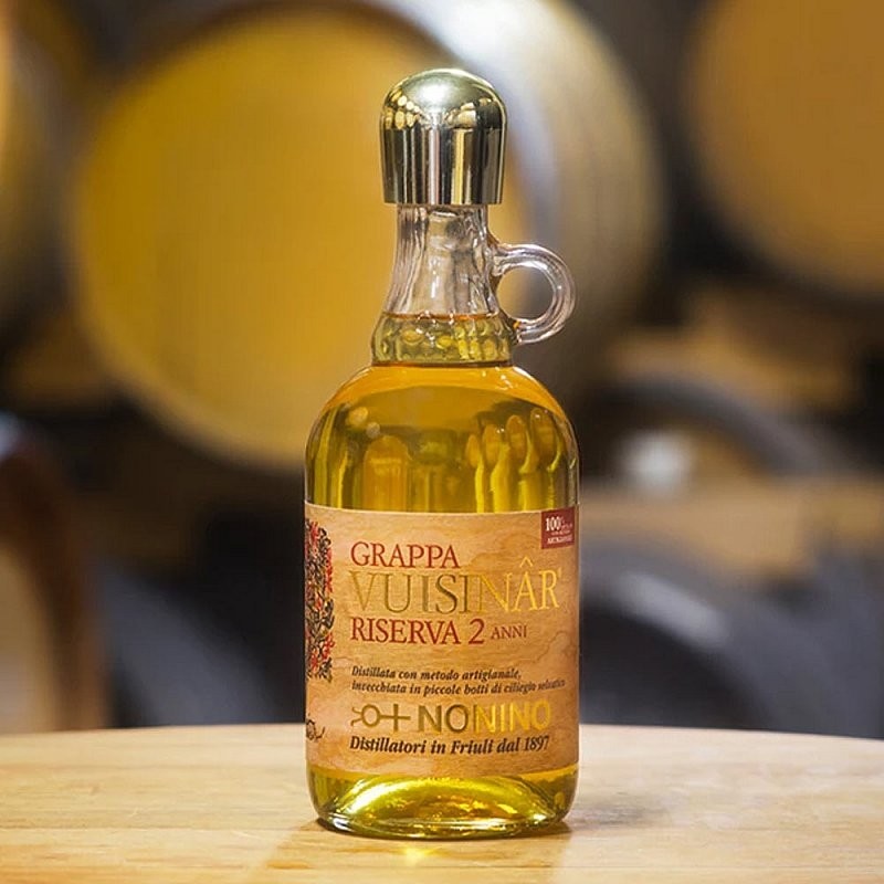 Grappa Nonino - zrající 2 roky v dřevěných sudech