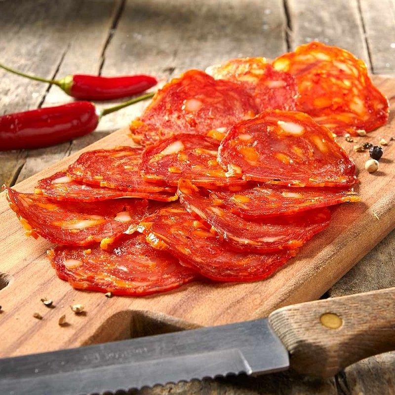 Salám s chilli krémem - krájený