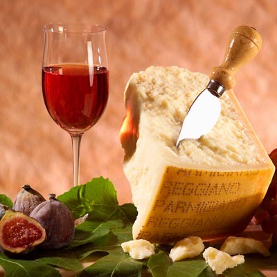 Parmezán v dárkové krabičce, 1kg zrající po dobu 36 měsíců