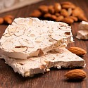 Křupavá tabulka Torrone s mandlemi
