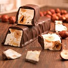 Torrone s lískovými oříšky a hořkou čokoládou